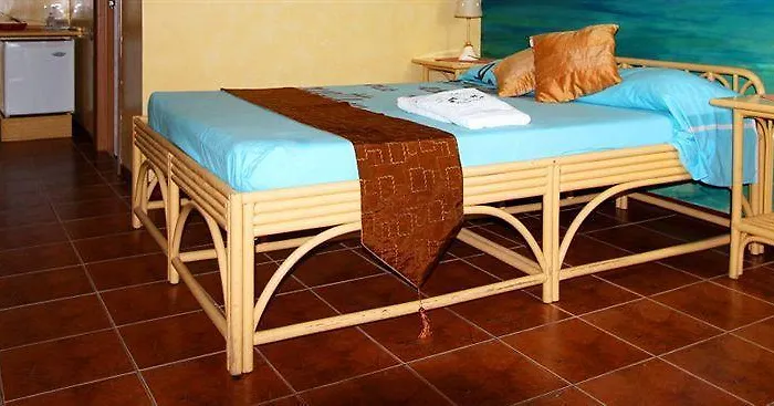 Parrot Paradise 3* Boljoon